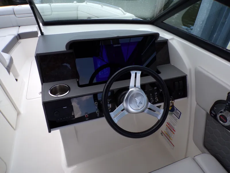Slide: The Image of Sea Ray 270 SDX 2021 - 23