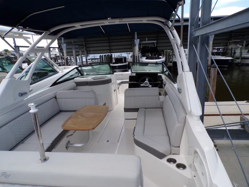 Slide: The Image of Sea Ray 270 SDX 2021 - 46