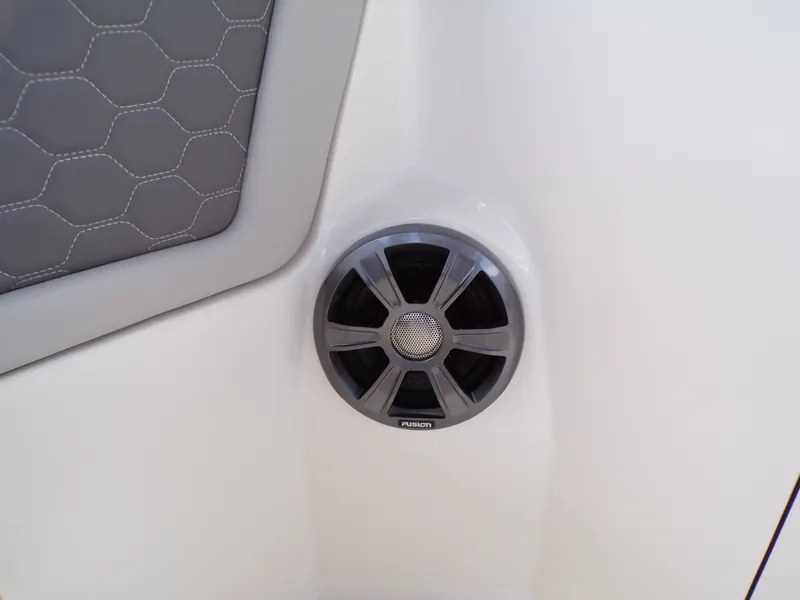 Slide: The Image of Sea Ray 270 SDX 2021 - 45