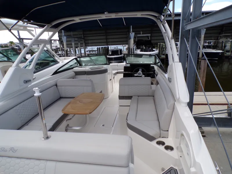 Slide: The Image of Sea Ray 270 SDX 2021 - 52