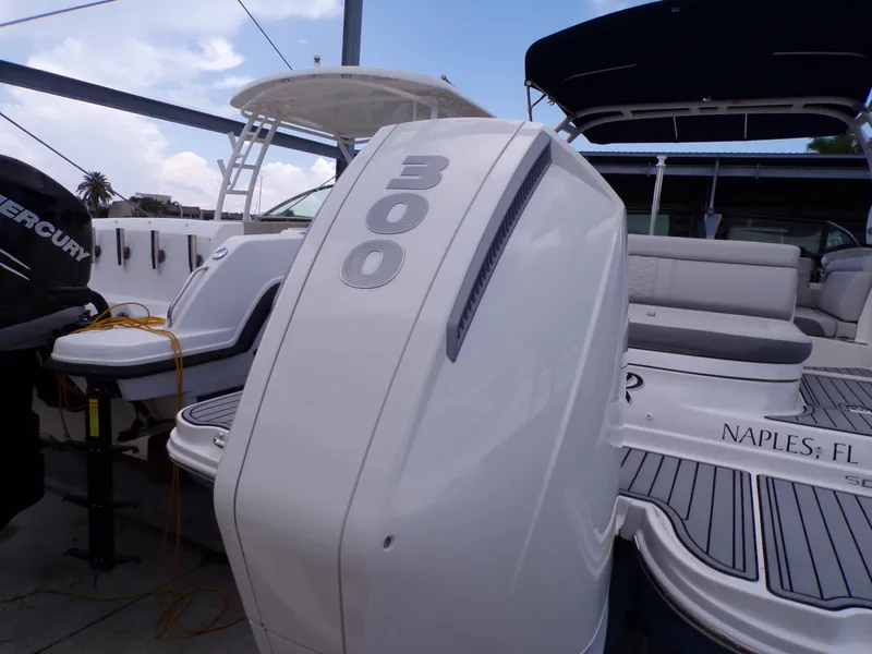 Slide: The Image of Sea Ray 270 SDX 2021 - 14