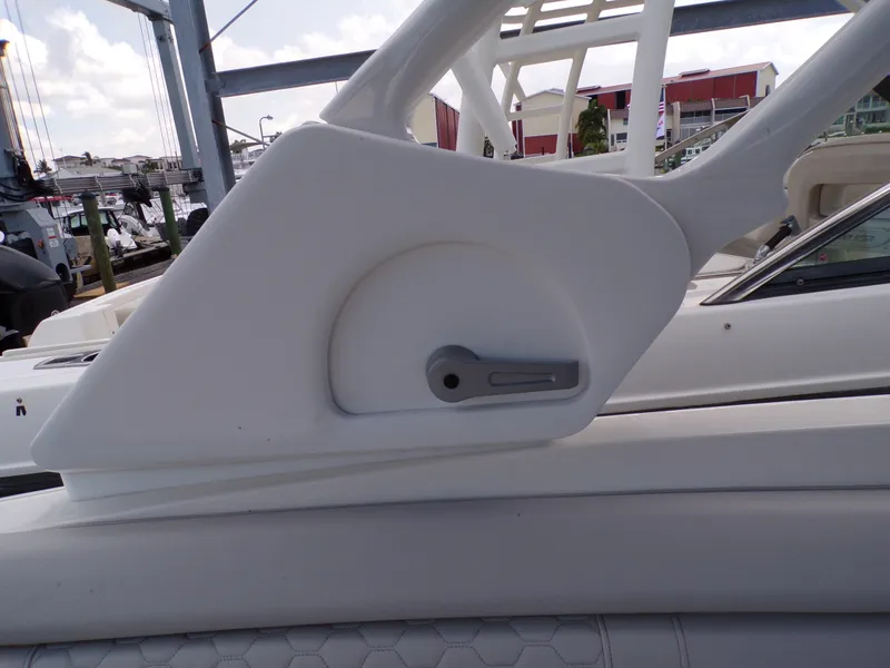 Slide: The Image of Sea Ray 270 SDX 2021 - 39