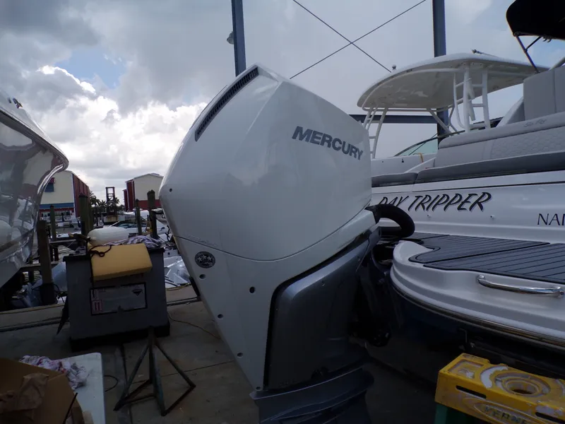 Slide: The Image of Sea Ray 270 SDX 2021 - 10