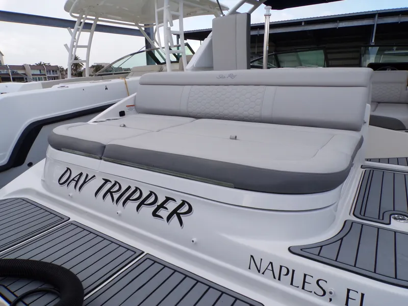Slide: The Image of Sea Ray 270 SDX 2021 - 16