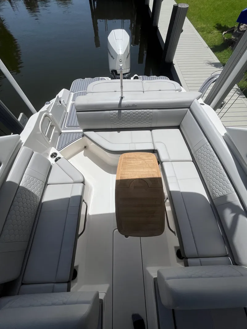 Slide: The Image of Sea Ray 270 SDX 2021 - 52