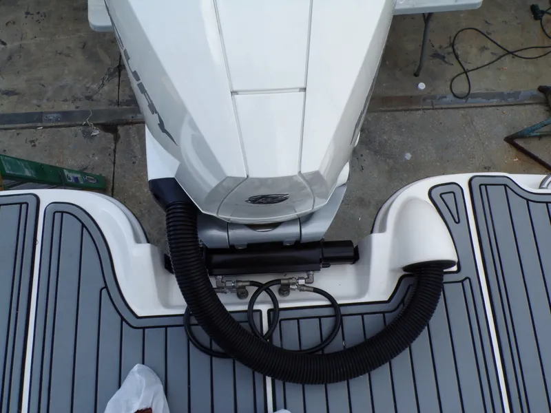 Slide: The Image of Sea Ray 270 SDX 2021 - 11
