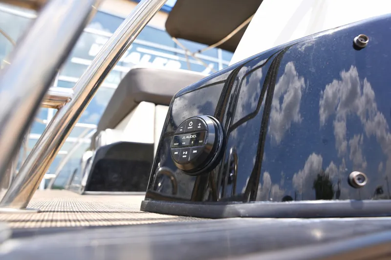 Slide: The Image of Harris Crowne SL 250 2019 - 7