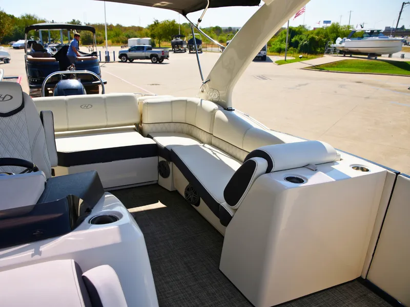 Slide: The Image of Harris Crowne SL 250 2019 - 13
