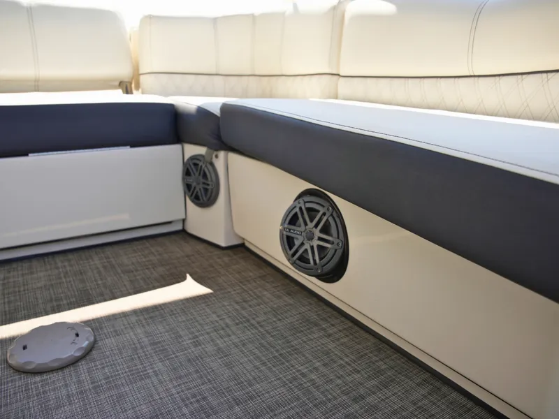 Slide: The Image of Harris Crowne SL 250 2019 - 16