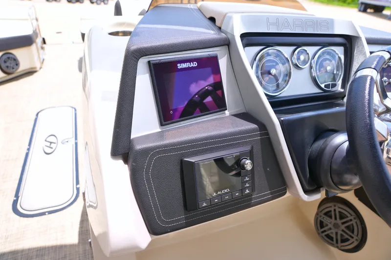 Slide: The Image of Harris Crowne SL 250 2019 - 25