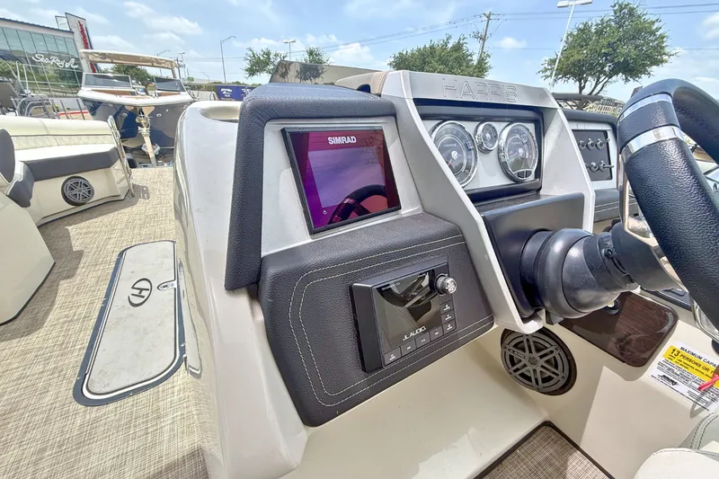 Slide: The Image of Harris Crowne SL 250 2019 - 16