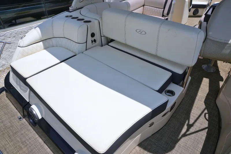 Slide: The Image of Harris Crowne SL 250 2019 - 10