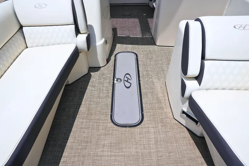 Slide: The Image of Harris Crowne SL 250 2019 - 30