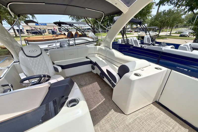 Slide: The Image of Harris Crowne SL 250 2019 - 20