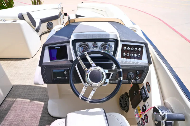 Slide: The Image of Harris Crowne SL 250 2019 - 24