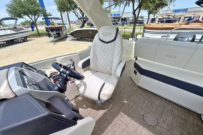 Slide: The Image of Harris Crowne SL 250 2019 - 13