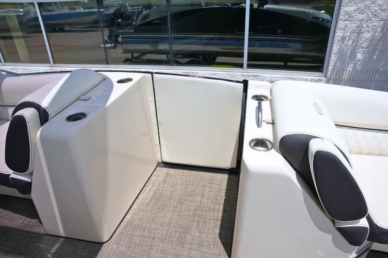 Slide: The Image of Harris Crowne SL 250 2019 - 29