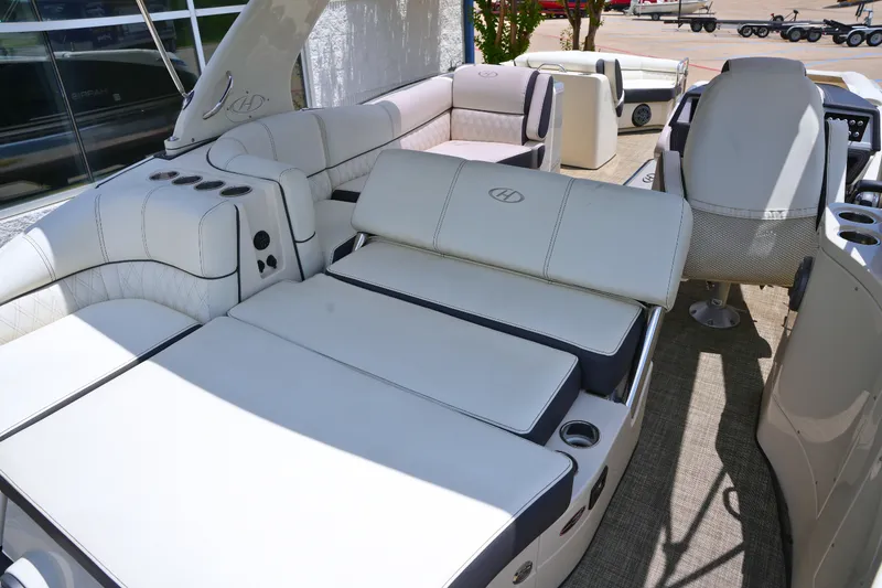 Slide: The Image of Harris Crowne SL 250 2019 - 11