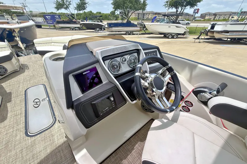 Slide: The Image of Harris Crowne SL 250 2019 - 14