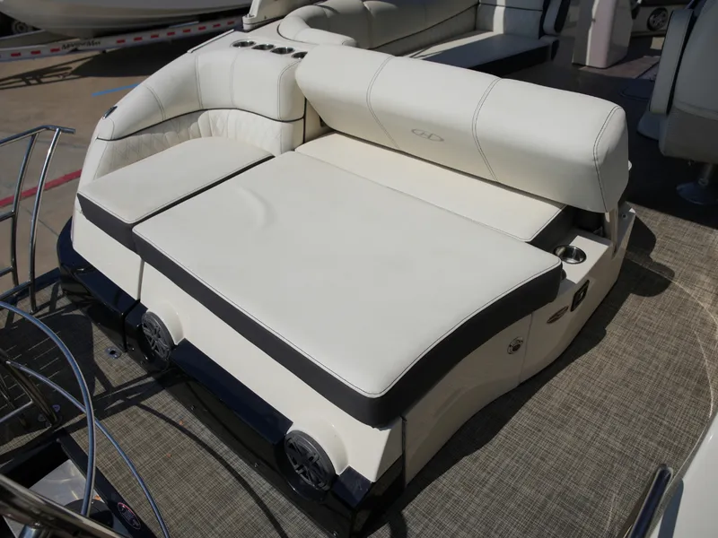 Slide: The Image of Harris Crowne SL 250 2019 - 26