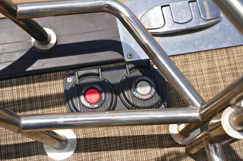Slide: The Image of Harris Crowne SL 250 2019 - 8