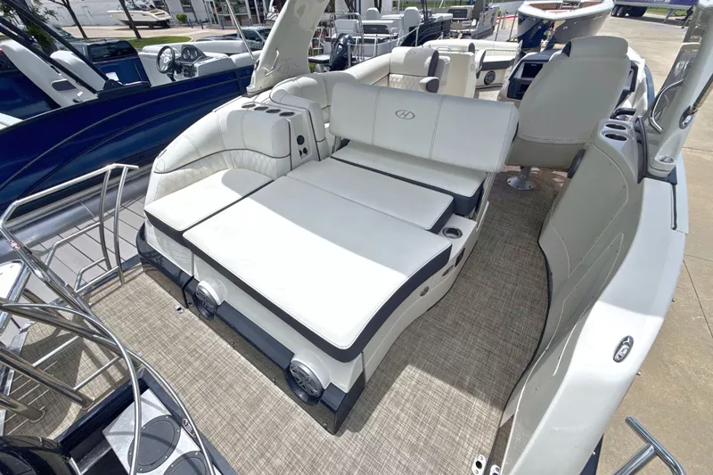 Slide: The Image of Harris Crowne SL 250 2019 - 23