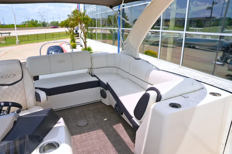 Slide: The Image of Harris Crowne SL 250 2019 - 16