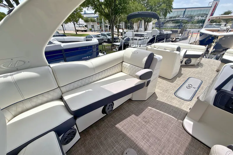 Slide: The Image of Harris Crowne SL 250 2019 - 21
