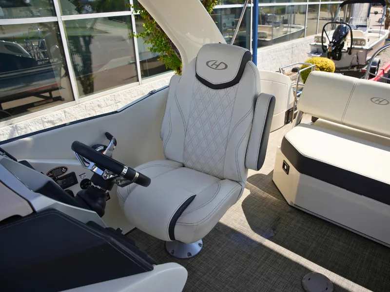 Slide: The Image of Harris Crowne SL 250 2019 - 18