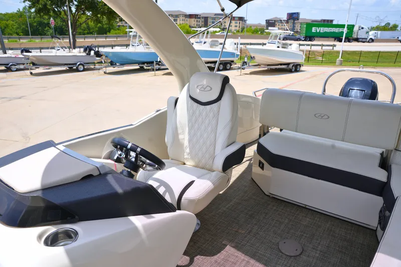 Slide: The Image of Harris Crowne SL 250 2019 - 22