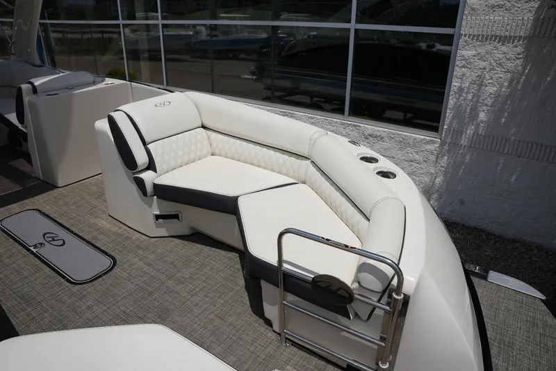 Slide: The Image of Harris Crowne SL 250 2019 - 33