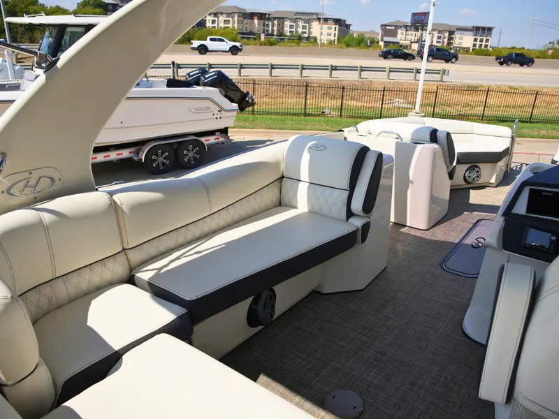 Slide: The Image of Harris Crowne SL 250 2019 - 14