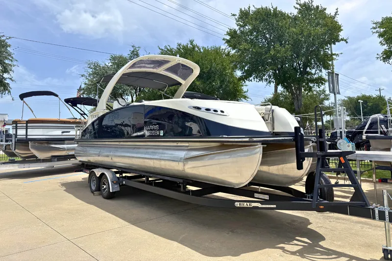 Slide: The Image of Harris Crowne SL 250 2019 - 1