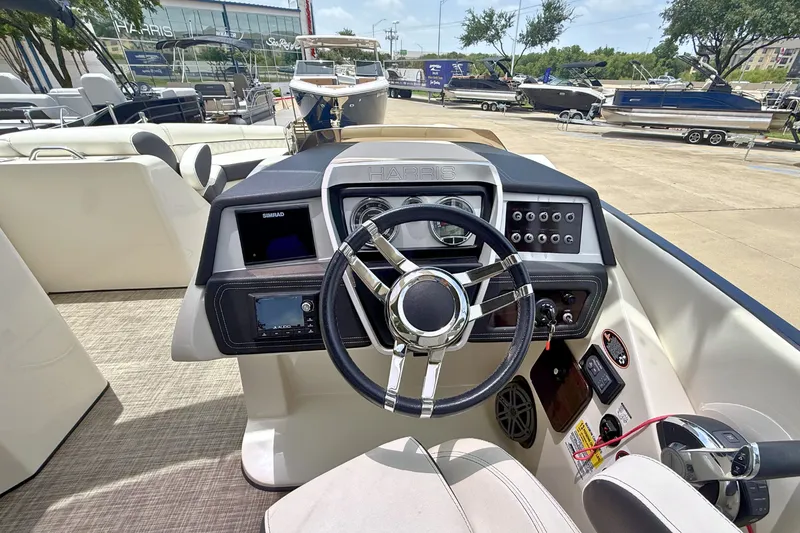 Slide: The Image of Harris Crowne SL 250 2019 - 15