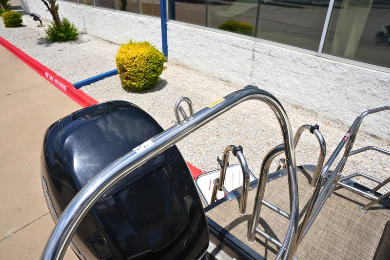 Slide: The Image of Harris Crowne SL 250 2019 - 9