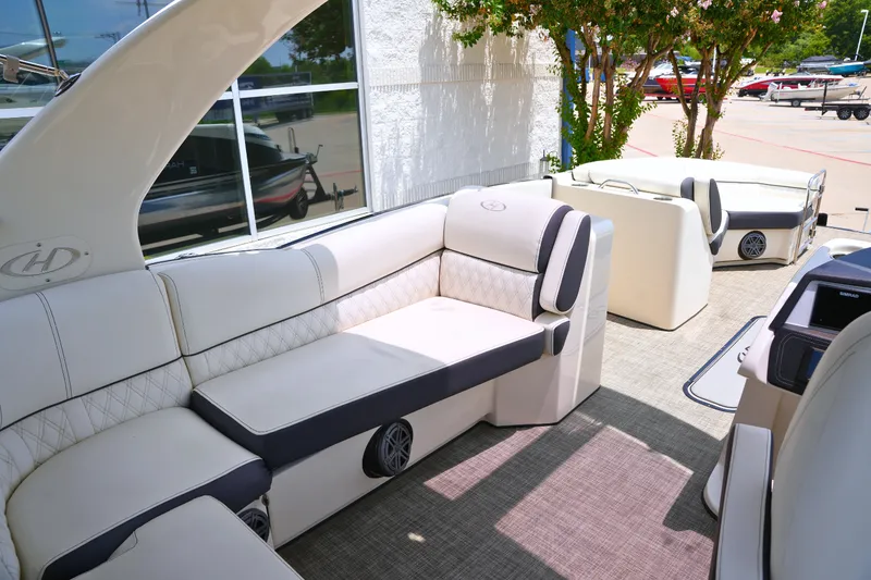 Slide: The Image of Harris Crowne SL 250 2019 - 20
