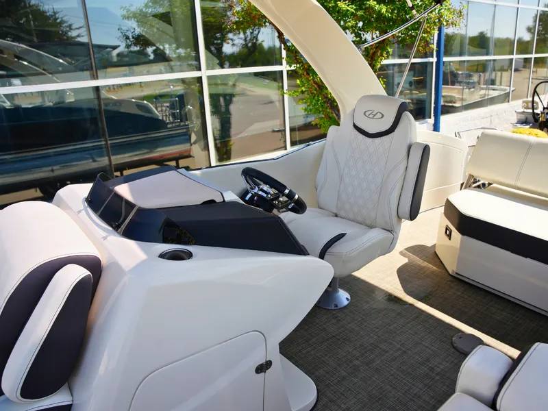 Slide: The Image of Harris Crowne SL 250 2019 - 17