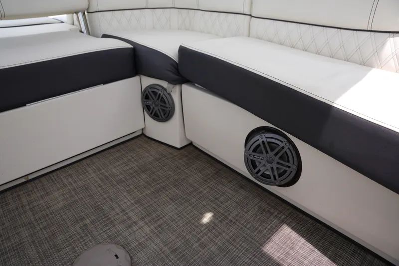 Slide: The Image of Harris Crowne SL 250 2019 - 18
