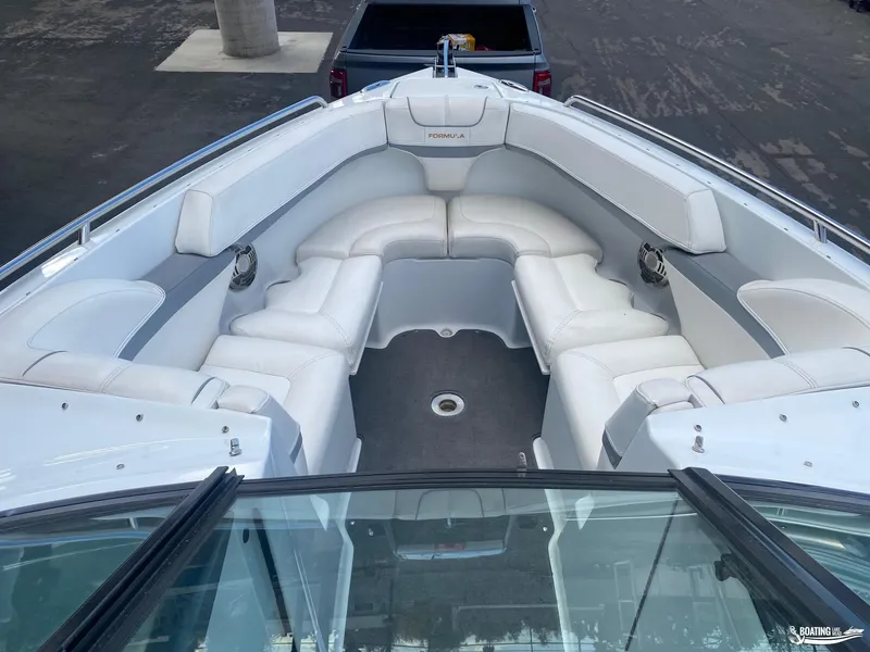 Slide: The Image of 2014 Formula 290 BR boat with spacious white seating and modern design. - 8