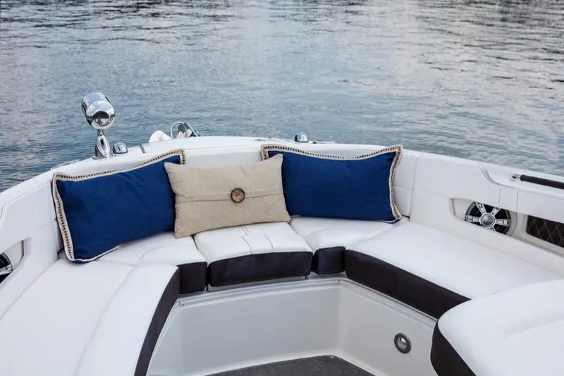 Slide: The Image of Sea Ray 310 SLX 2025 - 9