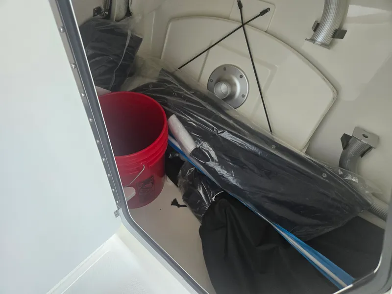 Slide: The Image of Boston Whaler 280 Vantage 2027 - 18