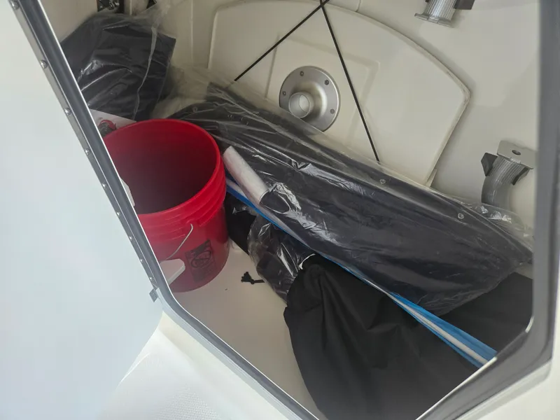 Slide: The Image of Boston Whaler 280 Vantage 2027 - 17