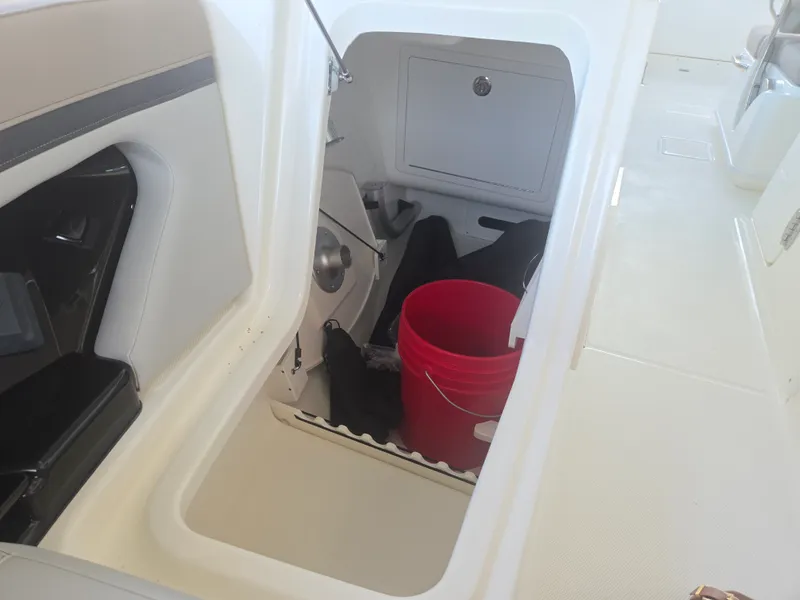Slide: The Image of Boston Whaler 280 Vantage 2027 - 20