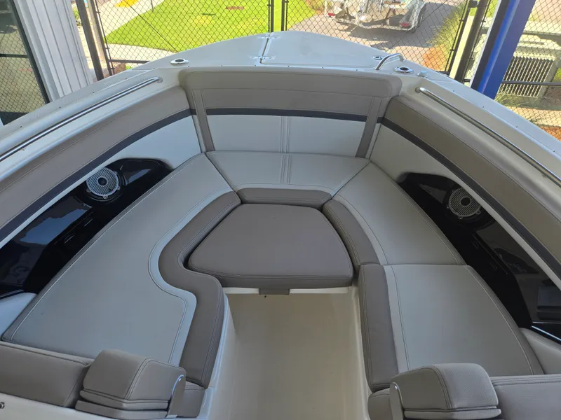Slide: The Image of Boston Whaler 280 Vantage 2027 - 19