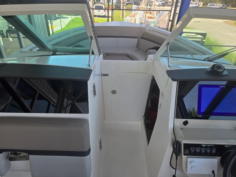 Slide: The Image of Boston Whaler 280 Vantage 2027 - 16