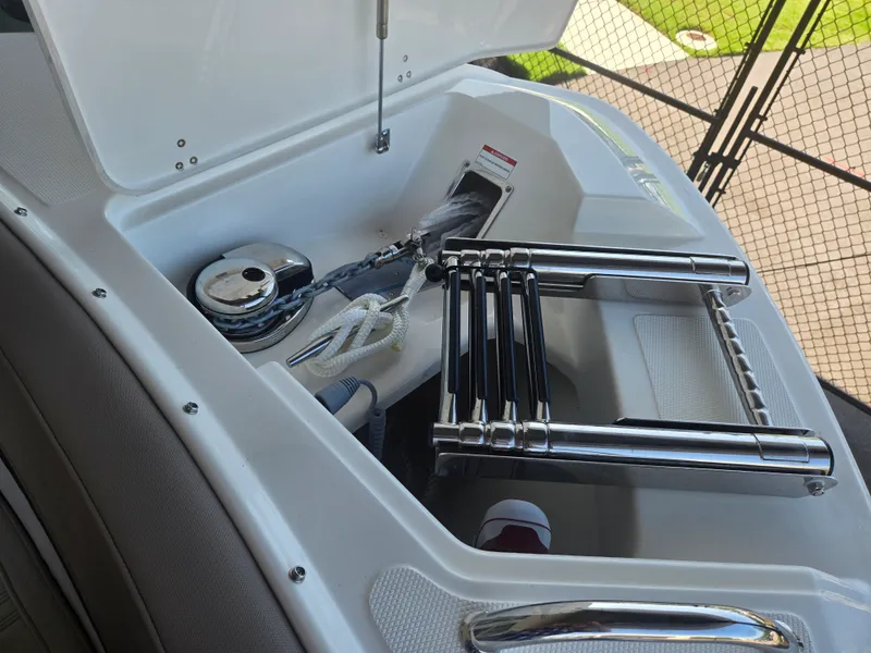 Slide: The Image of Boston Whaler 280 Vantage 2027 - 23