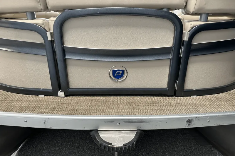 Slide: The Image of Premier 270 INTRIGUE 2019 - 13