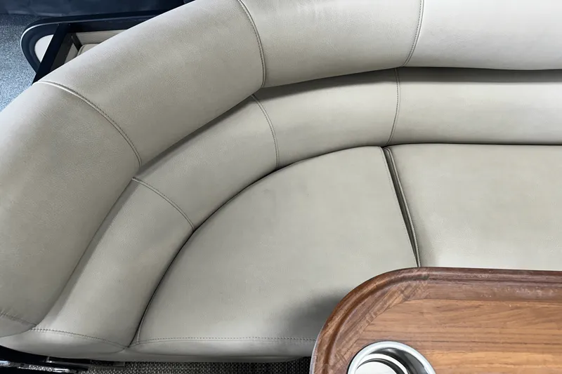 Slide: The Image of Premier 270 INTRIGUE 2019 - 21