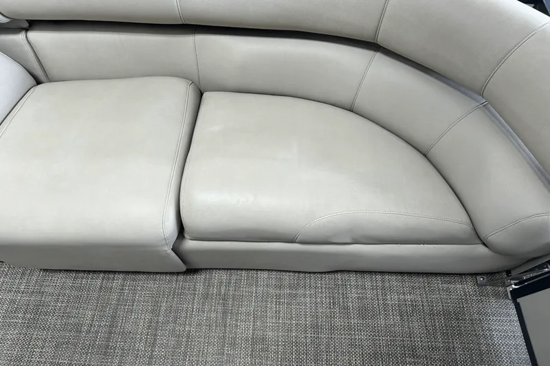 Slide: The Image of Premier 270 INTRIGUE 2019 - 27