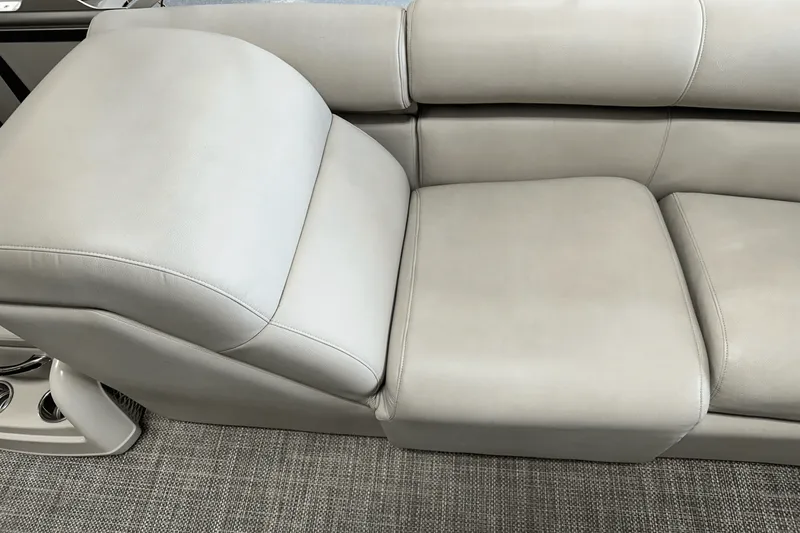 Slide: The Image of Premier 270 INTRIGUE 2019 - 29